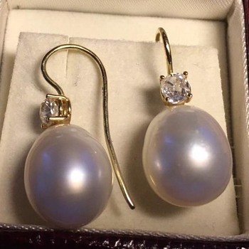 Lustrous South Sea Pearl 18K Gold Earrings Bolsheviks 0.25 cts. each - Fine Jewelry