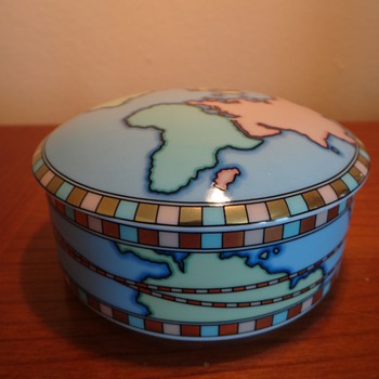 AUTHENTIC TIFFANY & CO. WORLD BOX  PORCELAIN - Art Pottery