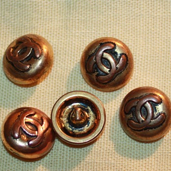 CHANEL BUTTONS