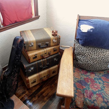 Garbage Collection Living Room - Furniture