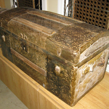 Mother paid $20.00 - Any ideal about brand and value of the trunk