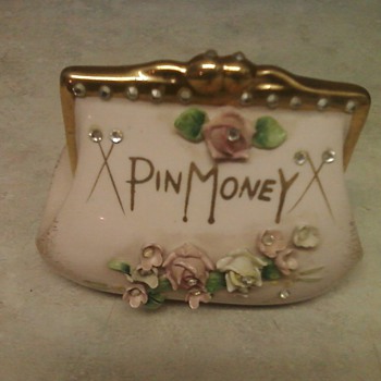 PRETTY LEFTON PURSE BANK