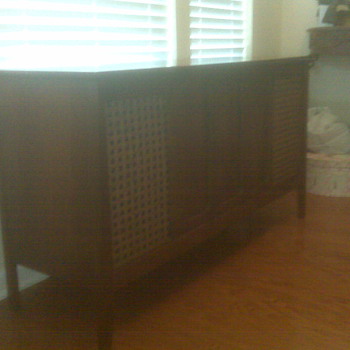 1960's General Electric Record Player/Radio/Phonograph - Radios