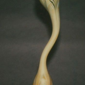 QUEZAL ART GLASS VASE