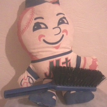 Mr. Met says SWEEP! - Baseball