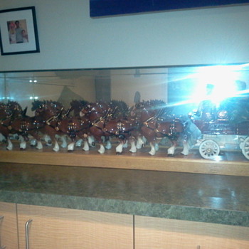 budweiser clydesdales and wagon and marble signs