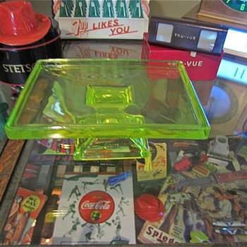 Clarks Teaberry Uranium glass Gum Display