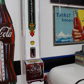 Hershey's vending machine