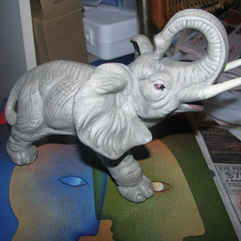Grey ceramic elephant - Animals