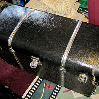 Antique Car Trunk Like New found in Attic - Furniture