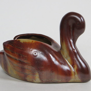 Old Pottery Swan, no mark~Look Familiar? - Art Pottery