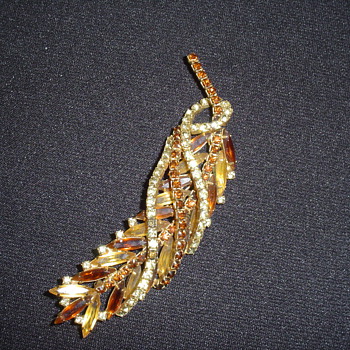hattie carnegie piece - Costume Jewelry