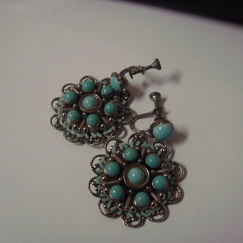 Aqua bead screw-ons