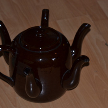 antique market find. sudlows functional teapot