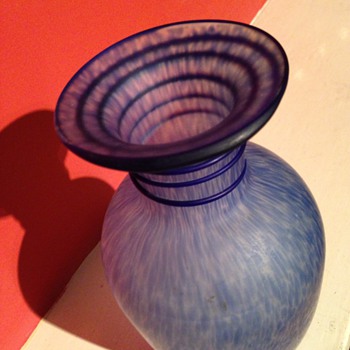 Can anyone help me find out who made this vase and when ? Thanks :) - Art Glass