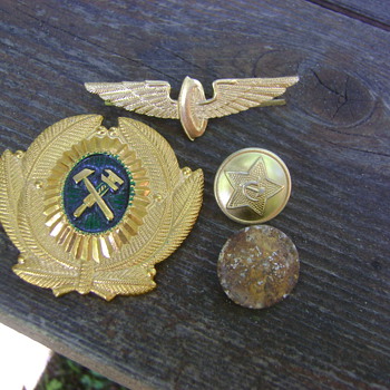 Soviet badges/buttons