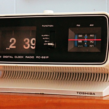 1970s Toshiba RC 681F Flip Clock Radio - Clocks