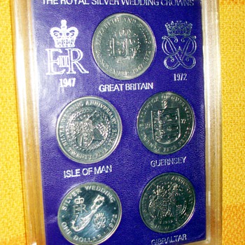 1972-the royal silver wedding  5 crowns coin set.