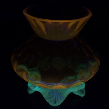 English Art Glass Honey Comb Posy Vase Glows Orange!