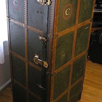 Wardrobe Trunk - 1st Class