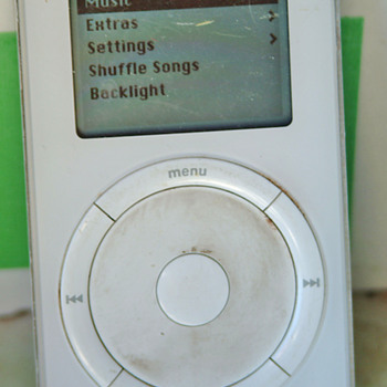 Vintage 10g Ipod, still works - Electronics