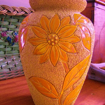Sand Majolica Vase Mystery - Art Pottery