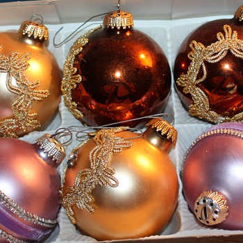 CHRISTMAS ORNAMENTS - Christmas