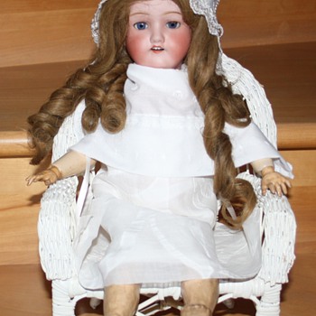 ANTIQUE DOLL - Dolls