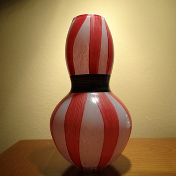 ULRICA HYDMAN VALLIEN FOR KOSTA BODA -SWEDEN - Art Glass