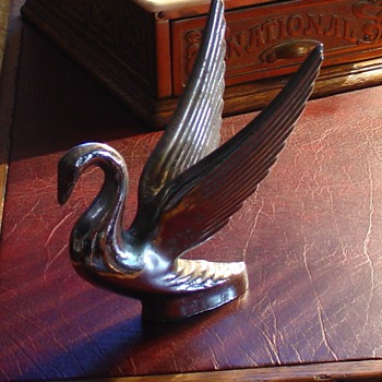  Swan Hood Ornament