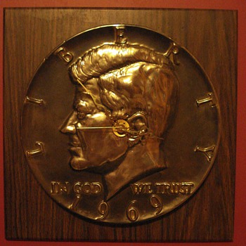 Vintage JFK Wall Clock 1969 Liberty Half Dollar Kennedy Memorabilia