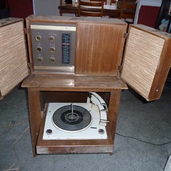 GE Stereophonic High Fidelity Stereo Phonograph - Radios