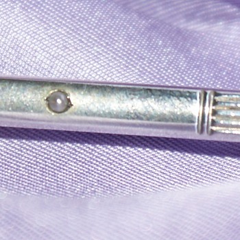 Art Nouveau Pin?