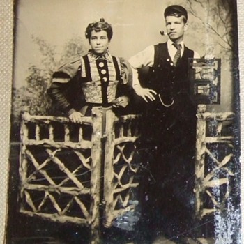 Help to ID object in this 1880s tintype - Photographs