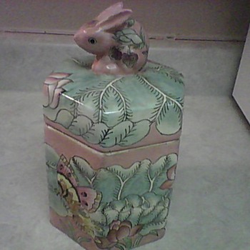 MACAU STAWBERRY BUNNY JAR - Art Pottery