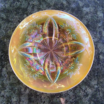 Dugan Four Flowers Peach Opalescent Small Plate