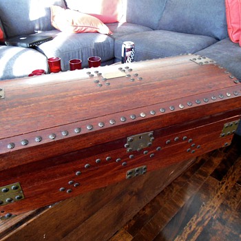 BB2 Craftsman's Trunk Replica 1820's - Furniture