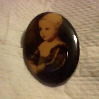 LAMINATED BROOCH