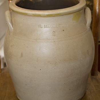 B.Edmands #3 ovid crock - Art Pottery