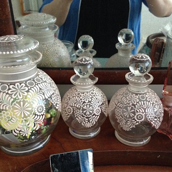 lavender salts and perfume dresser set? so pretty! - Art Glass