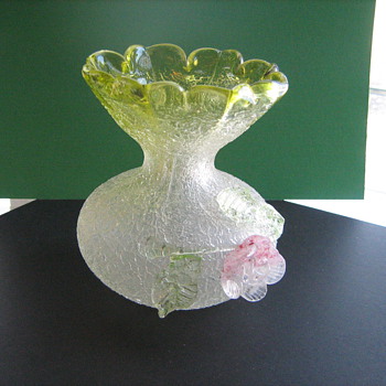 Overshot glass vase with applied flower and applied Vaseline glass leaves. - Art Glass