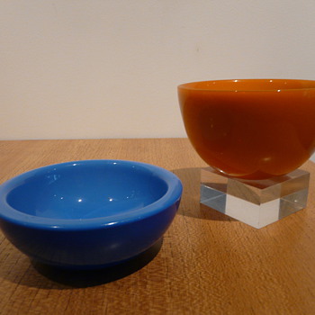 TWO ORREFORS FUGA COLORA BOWLS - Art Glass