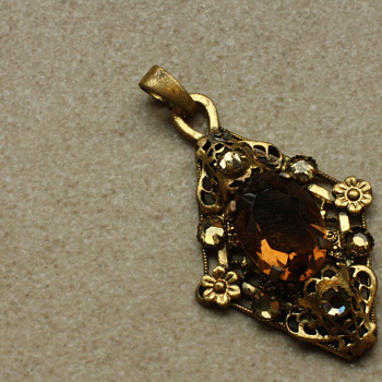 Amber glass pendant