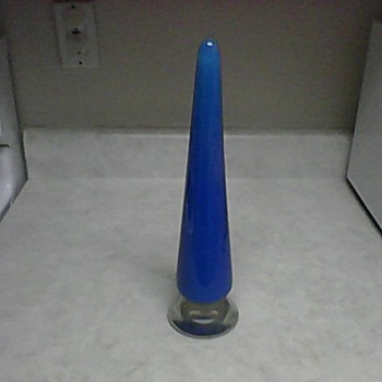 A OBELISK ART GLASS TOWER - Art Glass