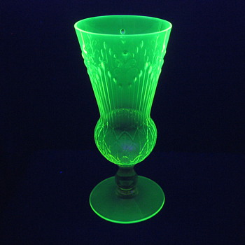 Jules Venon Patented Vaseline Glass Pukeberg? - Art Glass