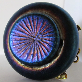 RIBBED RINDSKOPF VASE - Art Glass