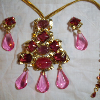 Huge pendent/brooch and clip earrings