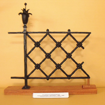 SALESMAN'S SAMPLE OR STORE DISPLAY IRON FENCE - Advertising