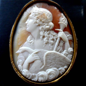 Rare cameo of Apollo with swan - Victorian Era