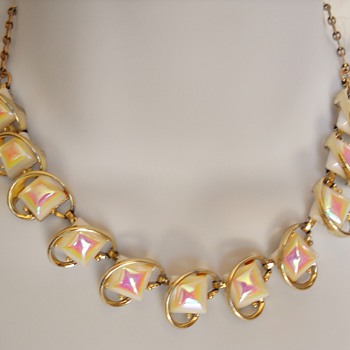 OPALESCENT NECKLACE & BRACELET SET - Costume Jewelry